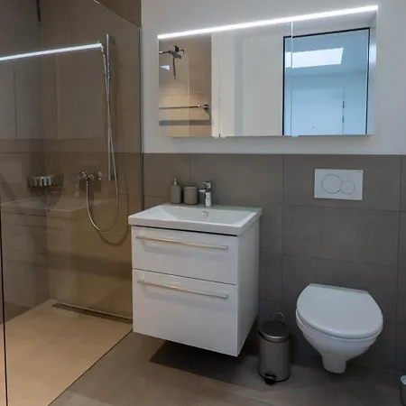 Modern Next To Hb With Roof Terrace Apartment *