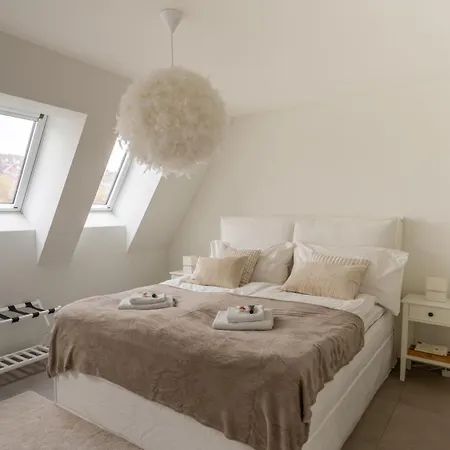 Modern Next To Hb With Roof Terrace *