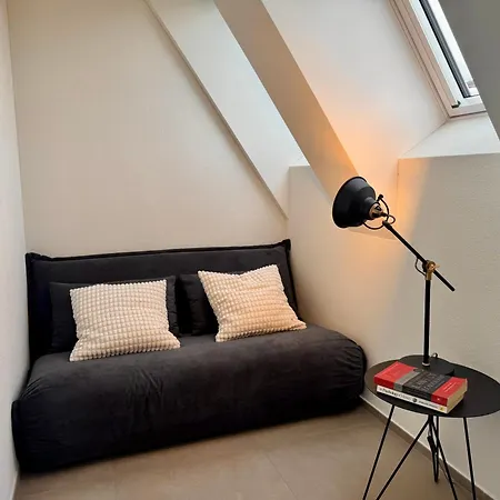 Апартаменты Modern Next To Hb With Roof Terrace