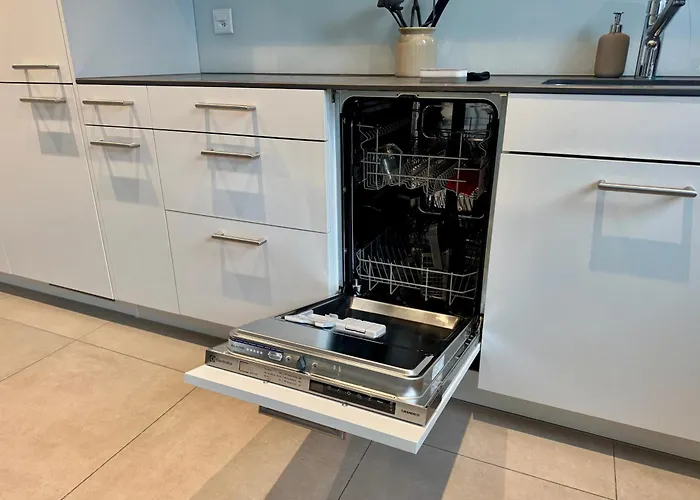 Modern Next To Hb With Roof Terrace *