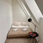 Modern Next To Hb With Roof Terrace Daire