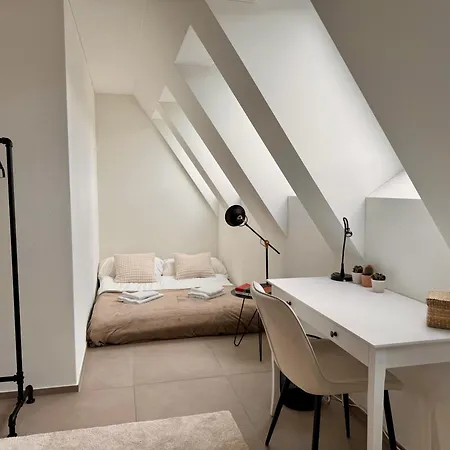 Modern Next To Hb With Roof Terrace דירה *