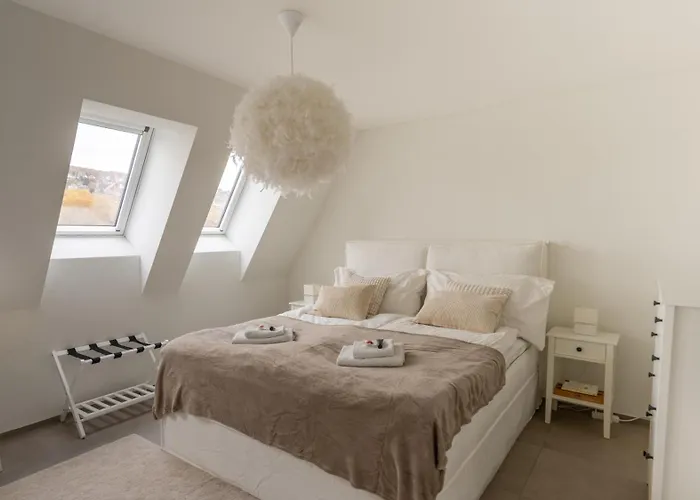 Modern Next To Hb With Roof Terrace *