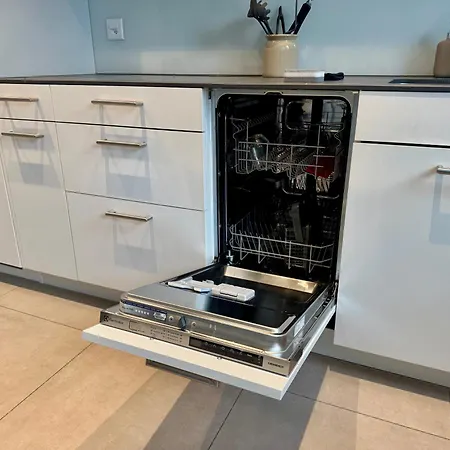 Modern Next To Hb With Roof Terrace *